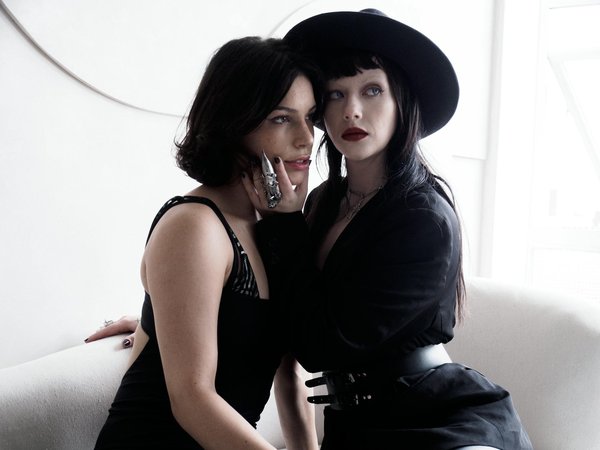 Plongez dans l'univers essentiel du streetwear pour hommes : les pièces à ne pas manquer !